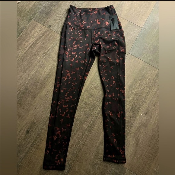 NWT•High Waist LegEnd 7/8 Leggings Pockets Watercolor Leopard Print Compression - Picture 7 of 7